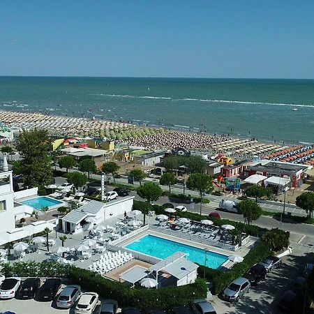 Hotel Promenade Universale Чезенатіко Екстер'єр фото
