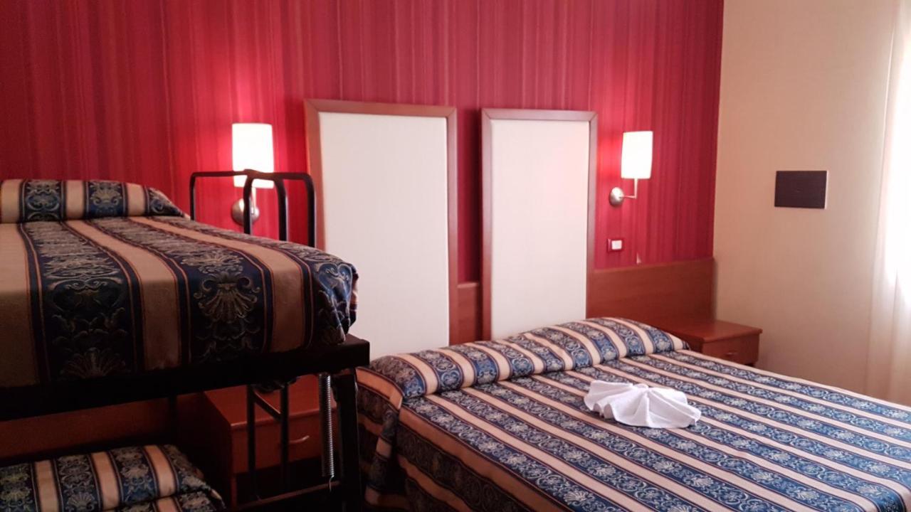 Hotel Promenade Universale Чезенатіко Екстер'єр фото