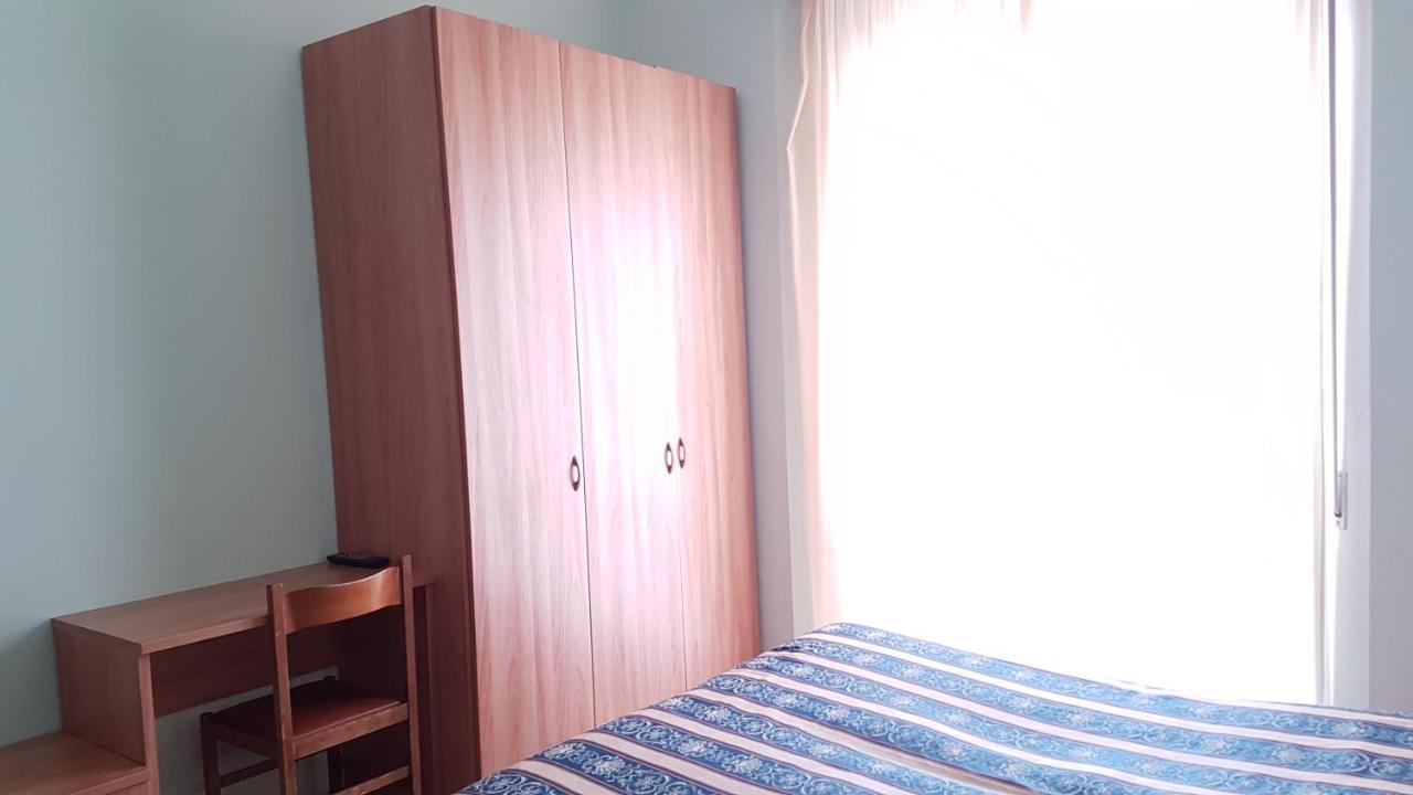 Hotel Promenade Universale Чезенатіко Екстер'єр фото