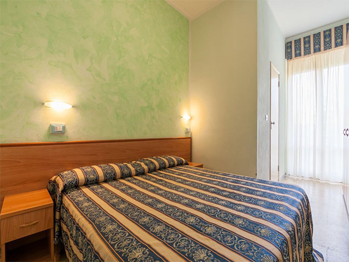 Hotel Promenade Universale Чезенатіко Екстер'єр фото