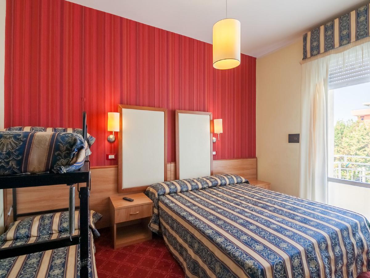 Hotel Promenade Universale Чезенатіко Екстер'єр фото