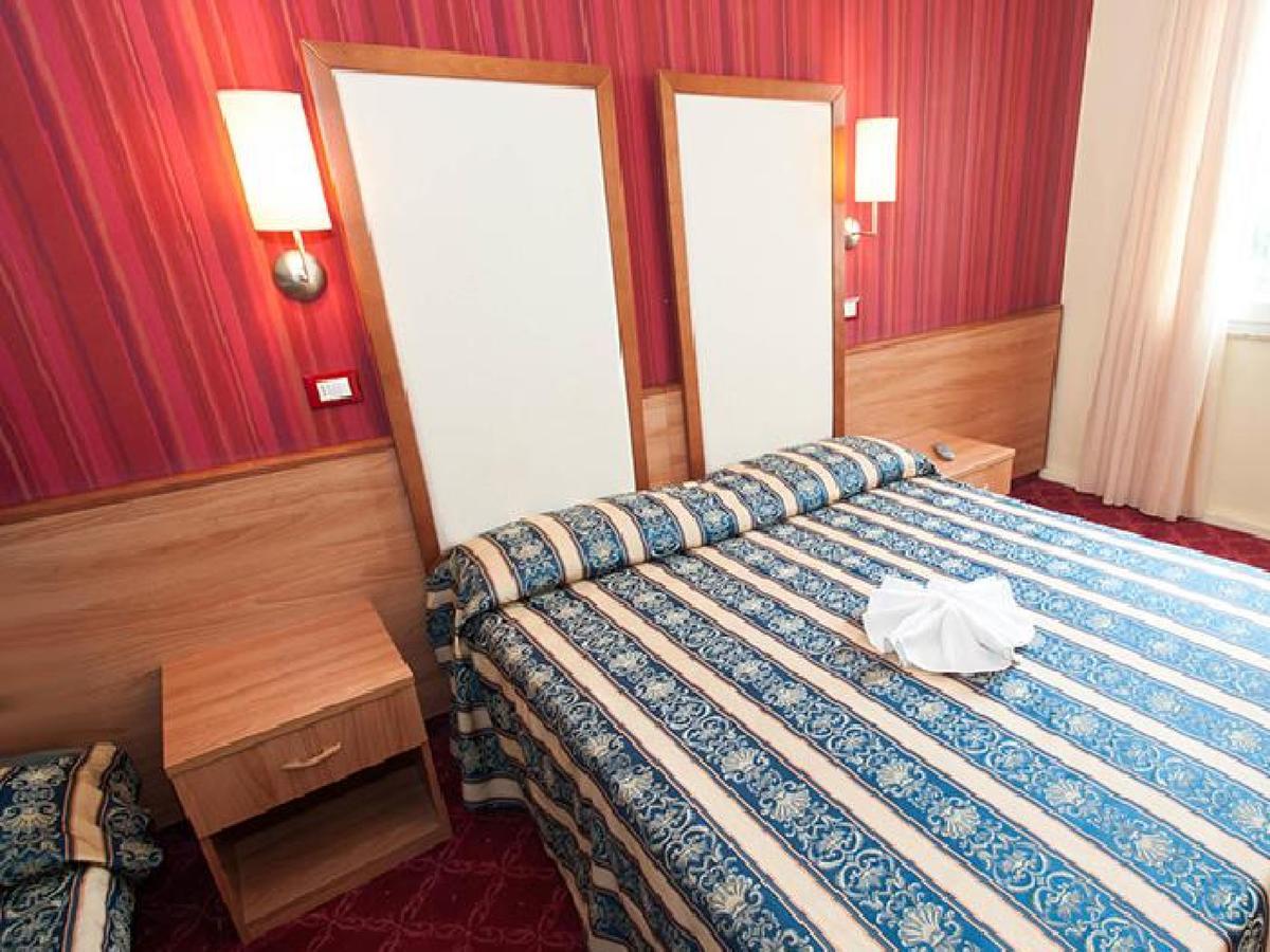 Hotel Promenade Universale Чезенатіко Екстер'єр фото
