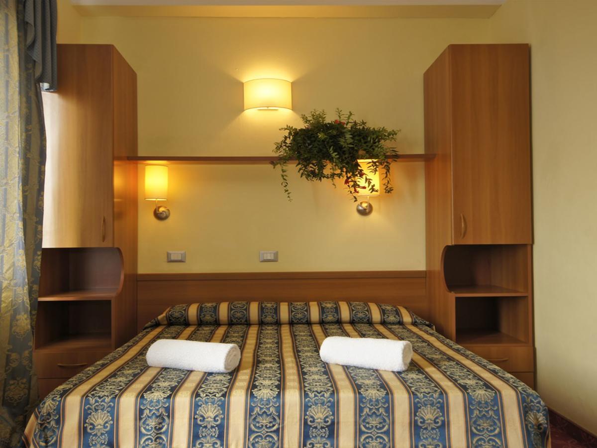 Hotel Promenade Universale Чезенатіко Екстер'єр фото